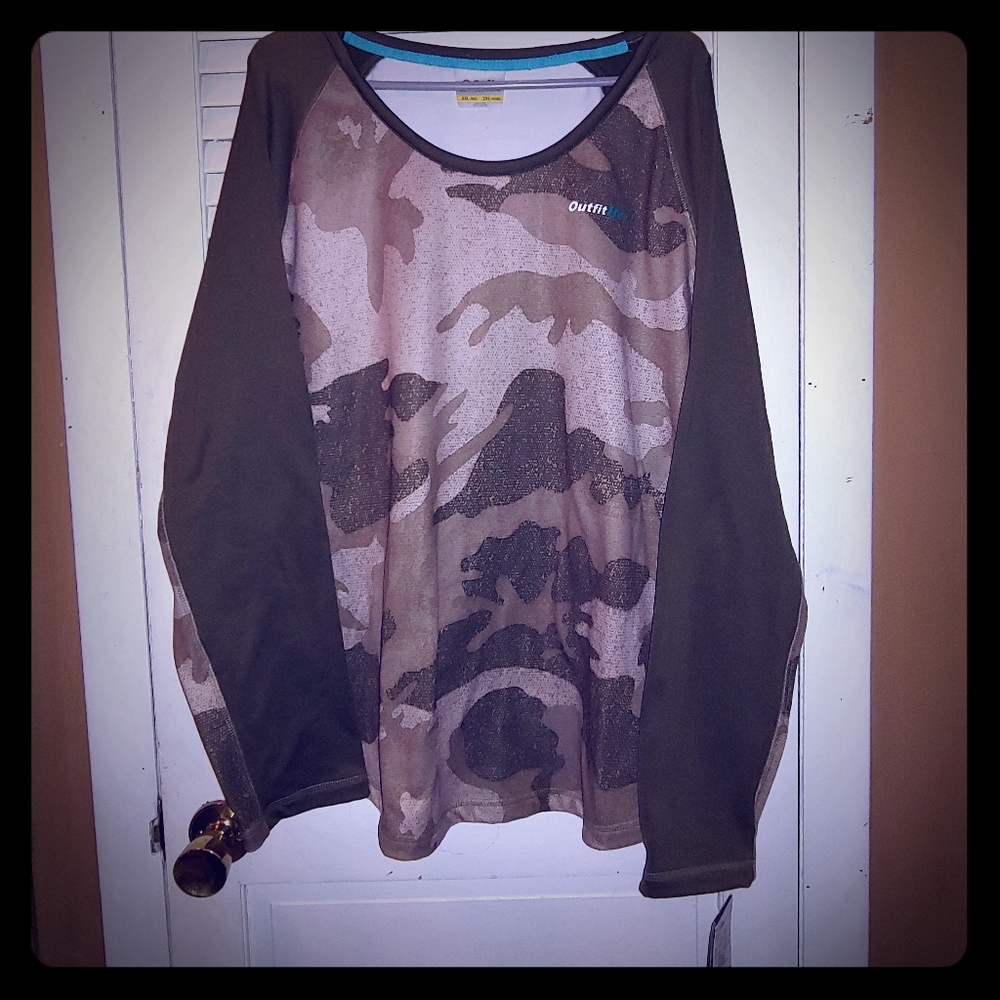 NWT🏷Cabela's OutfitHER Baselayer Crew Top